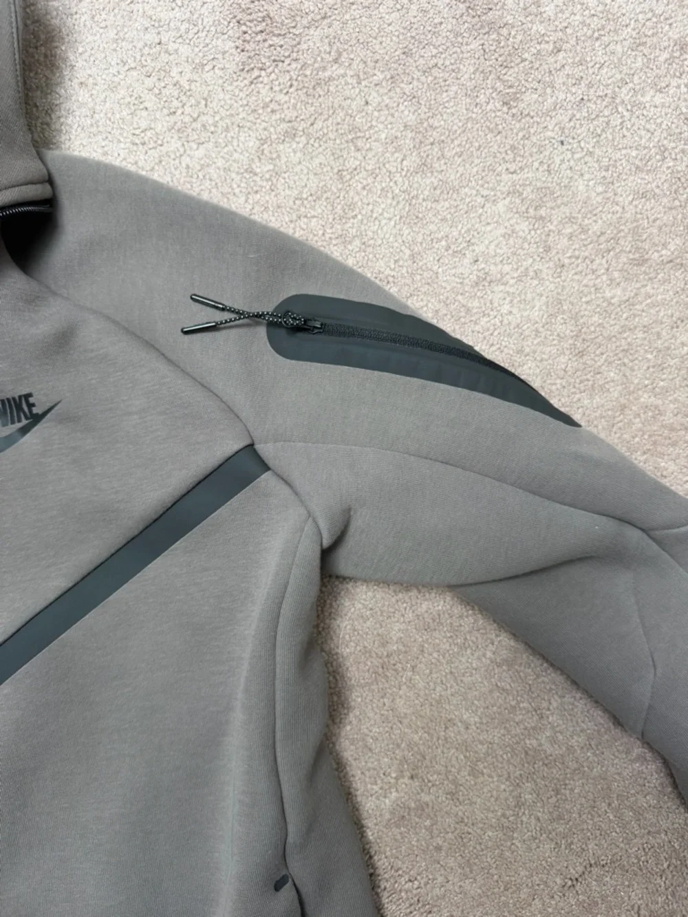 Nike Gray Hooded Jacket with Black Trim and White Piping - Picture 4 of 5